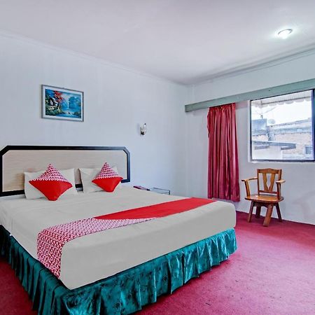Oyo 90697 Hotel Wisata Думай Экстерьер фото