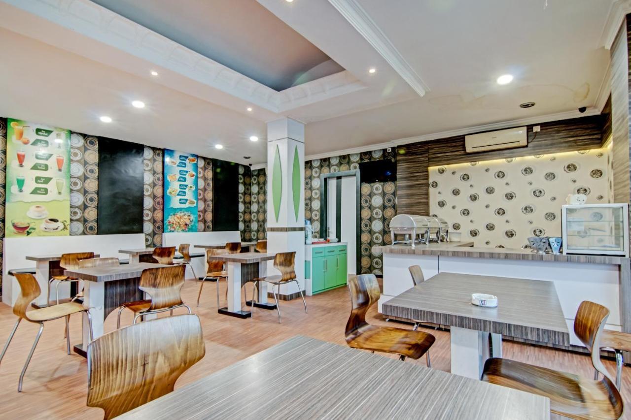Oyo 90697 Hotel Wisata Думай Экстерьер фото