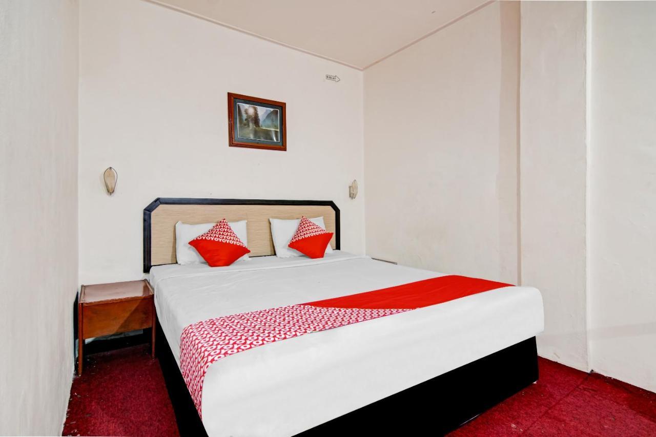 Oyo 90697 Hotel Wisata Думай Экстерьер фото