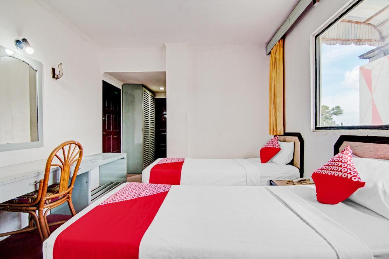 Oyo 90697 Hotel Wisata Думай Экстерьер фото